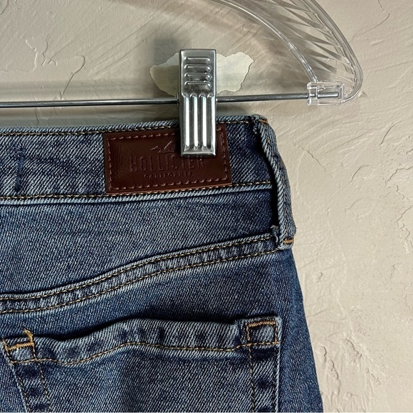 Hollister Ultra High Rise Distressed Mom Short Denim Jeans - Picture 10 of 11